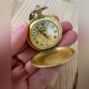 Vintage Elgin mechanical gold tone pendant watch necklace requires service